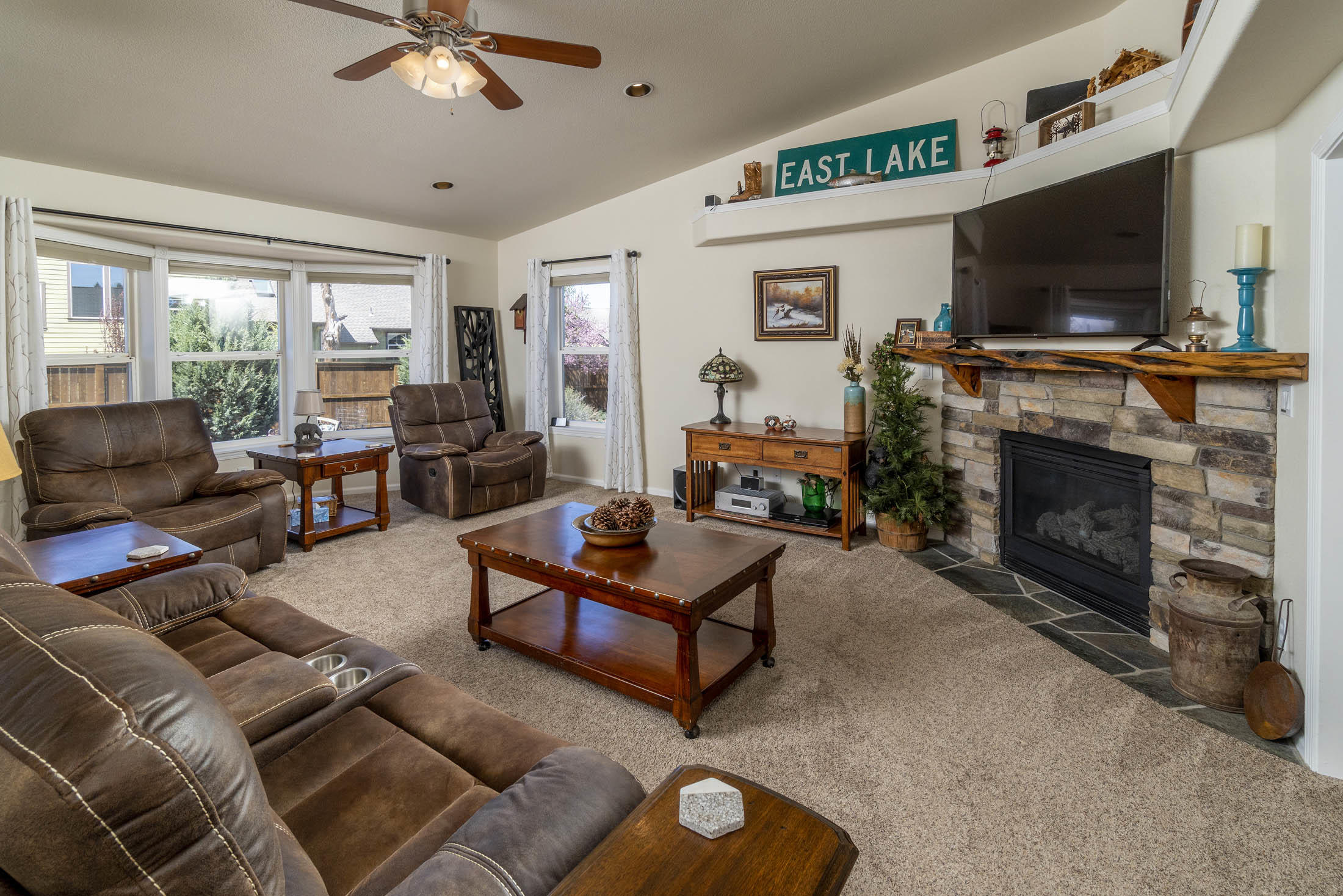 61105 Ladera Road Bend, OR 97702 - Photo 5 of 24 61105 Ladera Rd_0055 copy