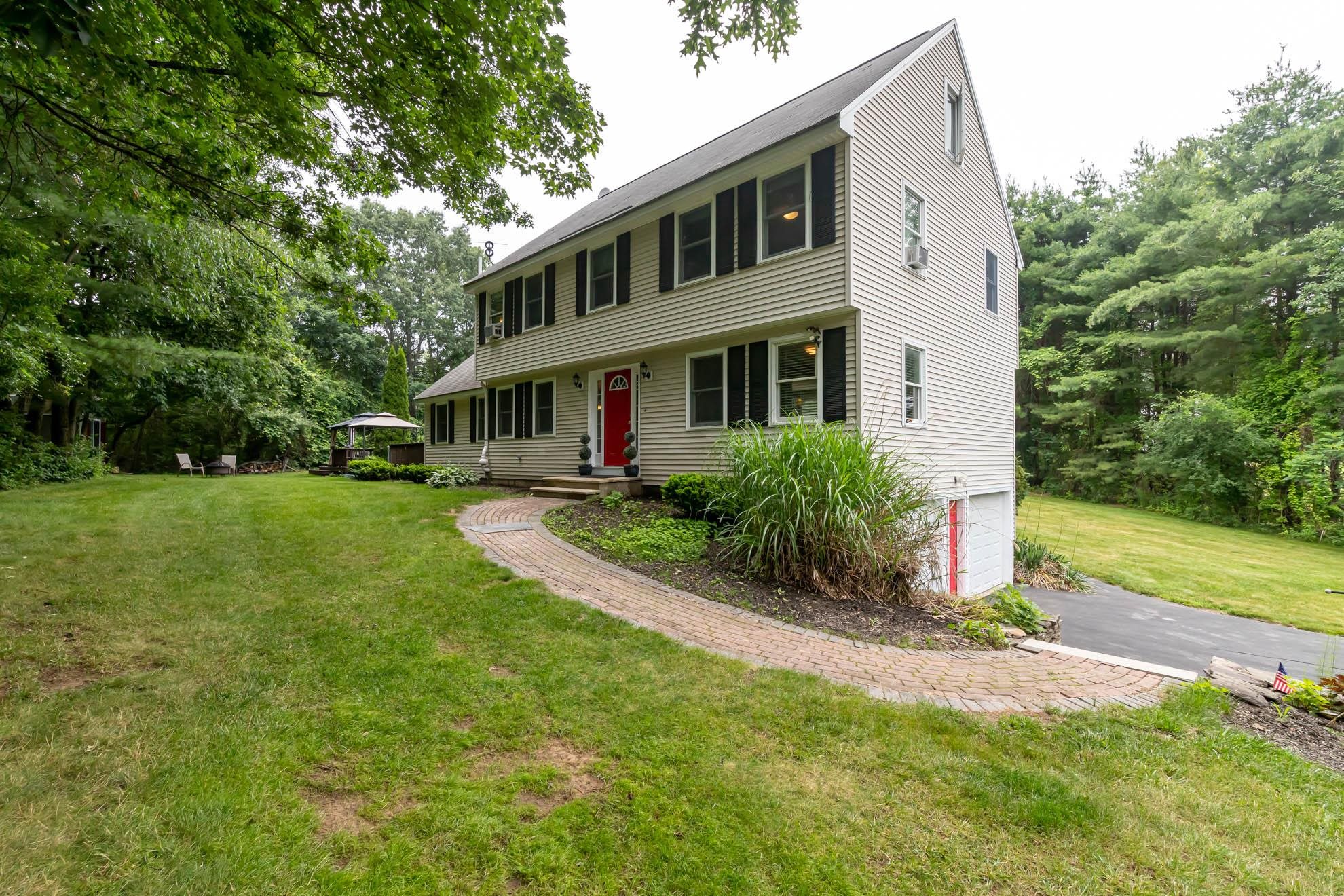 138 Londonderry Road Windham, NH 03087 - Photo 1 of 40