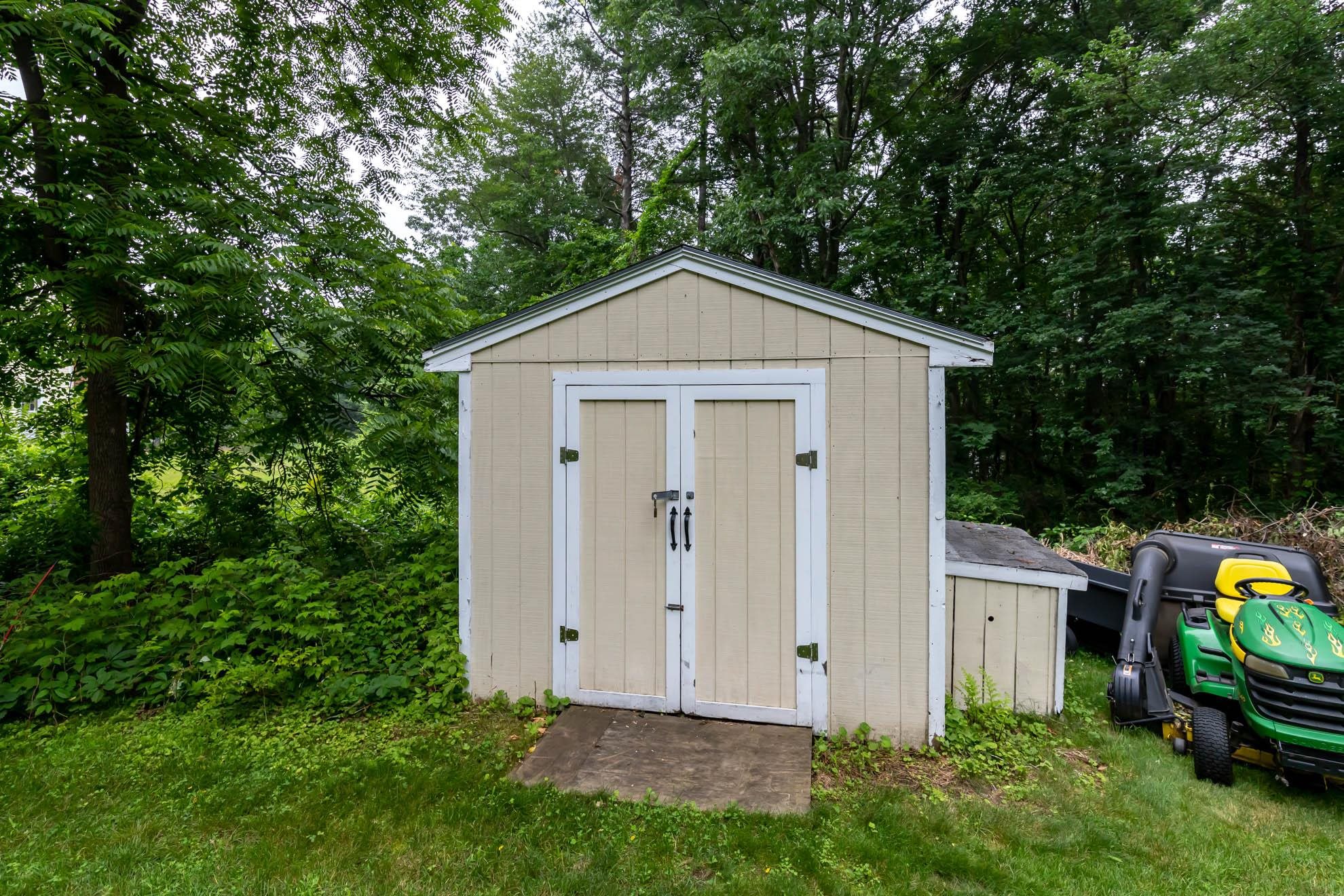 138 Londonderry Road Windham, NH 03087 - Photo 37 of 40