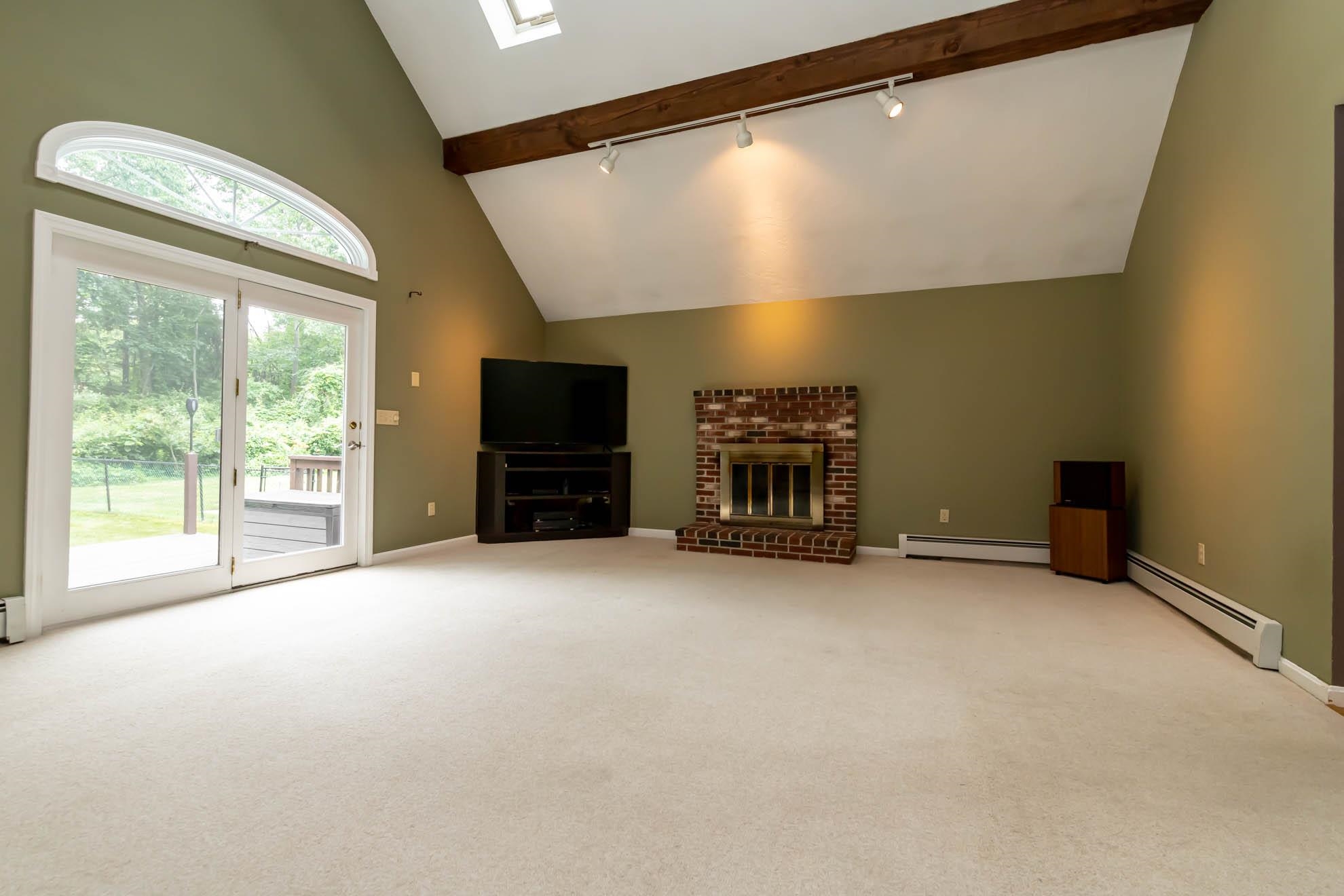 138 Londonderry Road Windham, NH 03087 - Photo 9 of 40