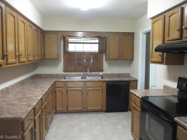 716 South Sellars Mill Road Burlington, NC 27217 - Photo 5 of 18 Gallery Image 5