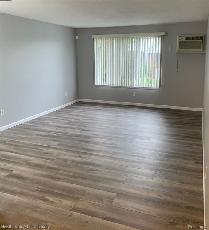 1254 East West Maple Road, Unit 6 Walled Lake, MI 48390 - Photo 6 of 12