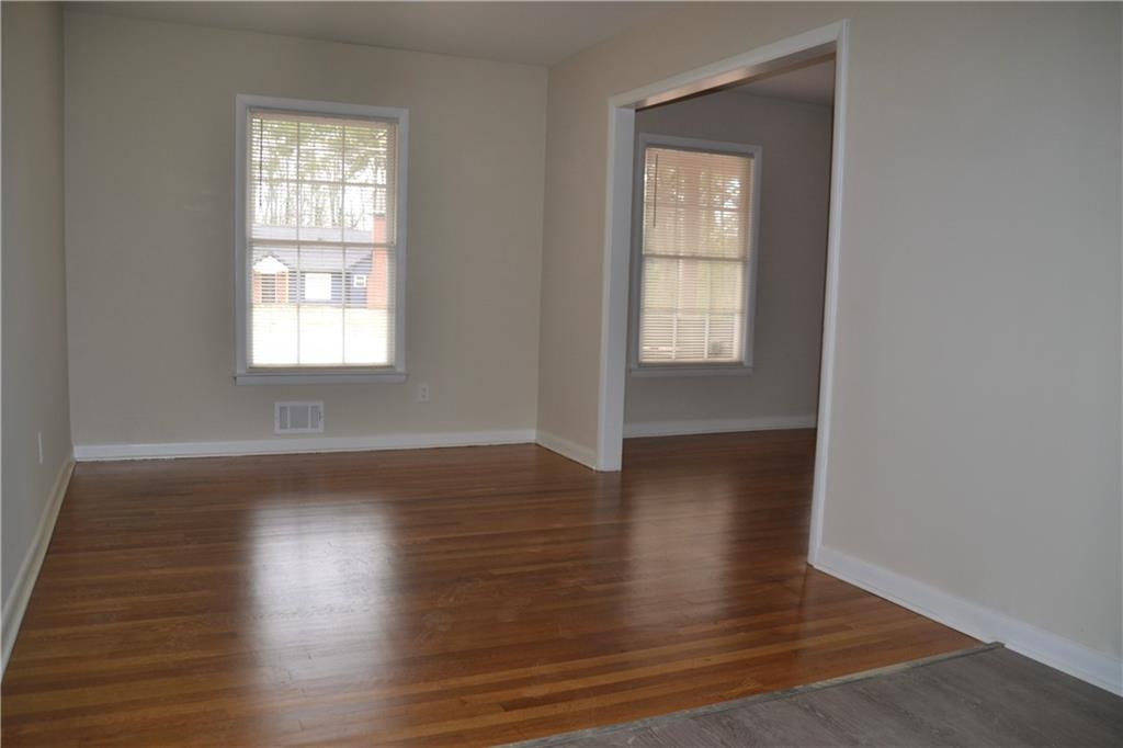 2473 Ben Hill Road Atlanta, GA 30344 - Photo 4 of 16