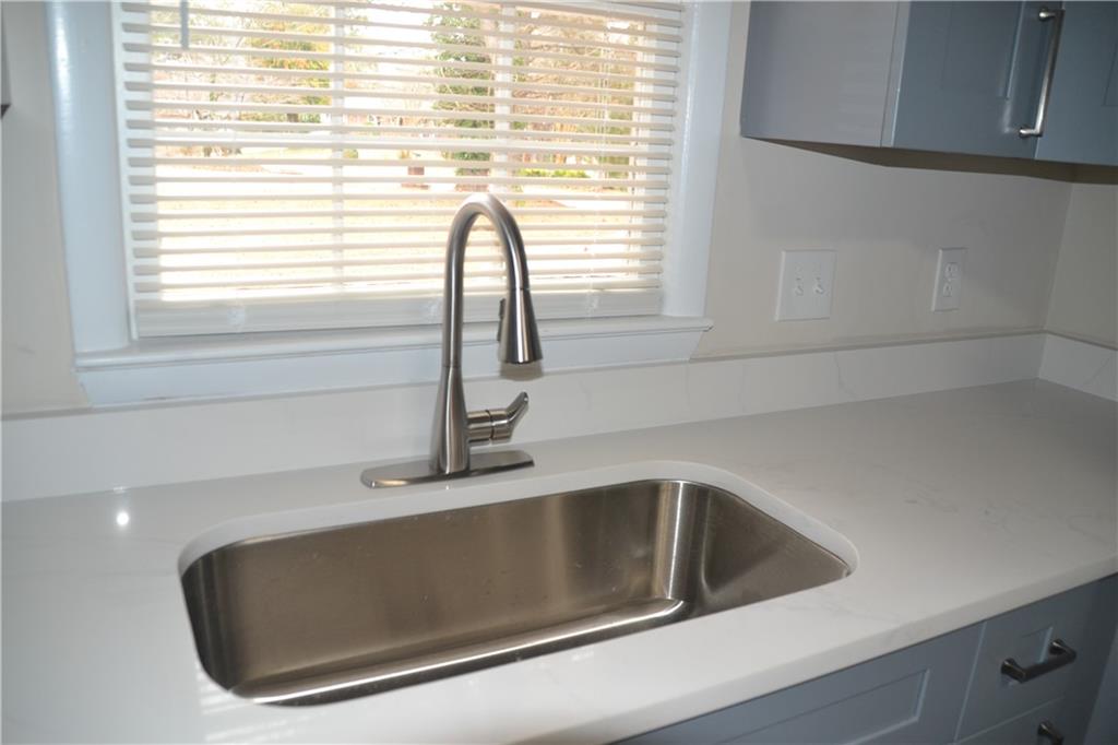 2473 Ben Hill Road Atlanta, GA 30344 - Photo 7 of 16