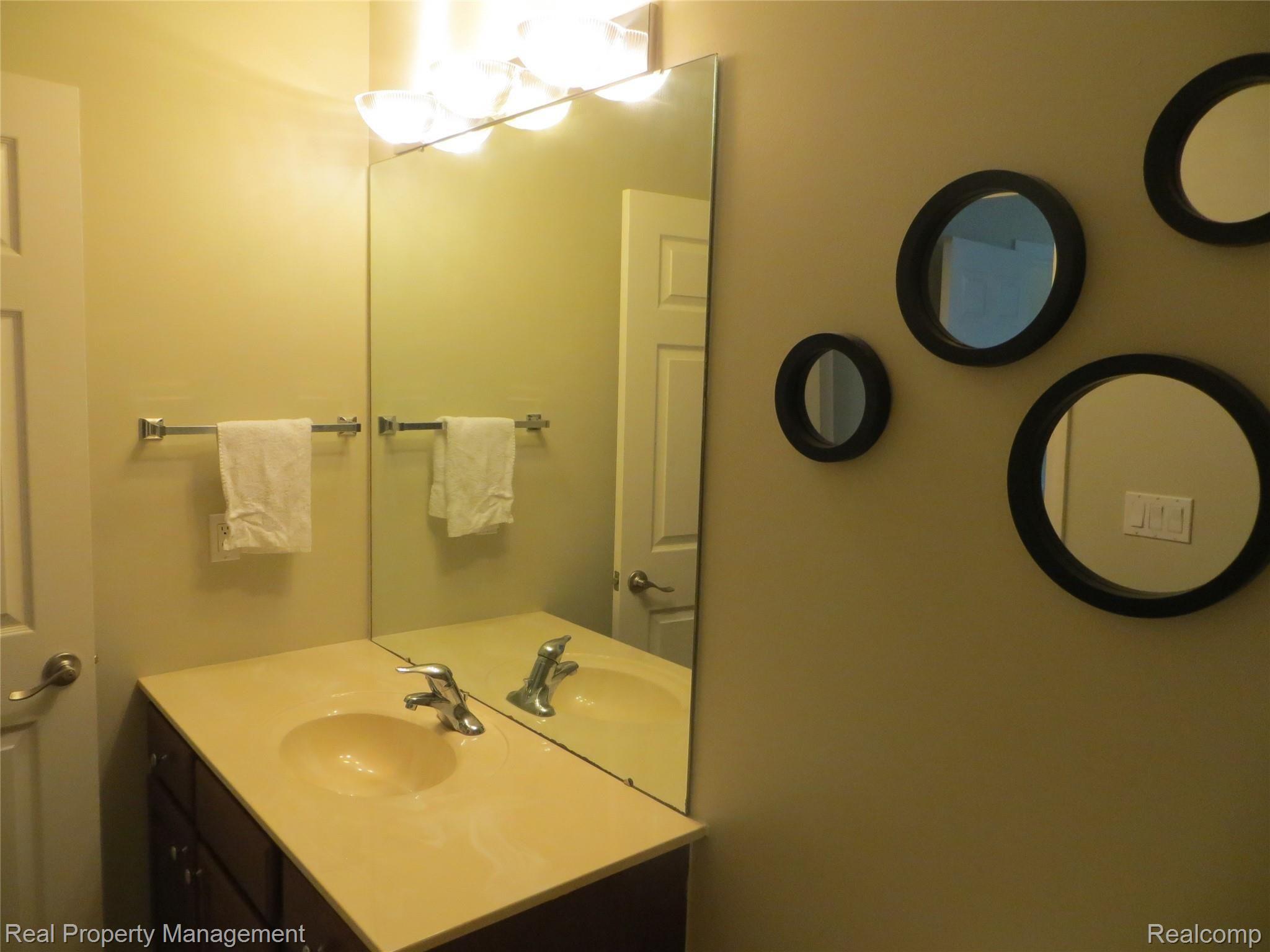 5650 Stonehaven Boulevard Rochester, MI 48306 - Photo 33 of 59 IMG_6651.JPG