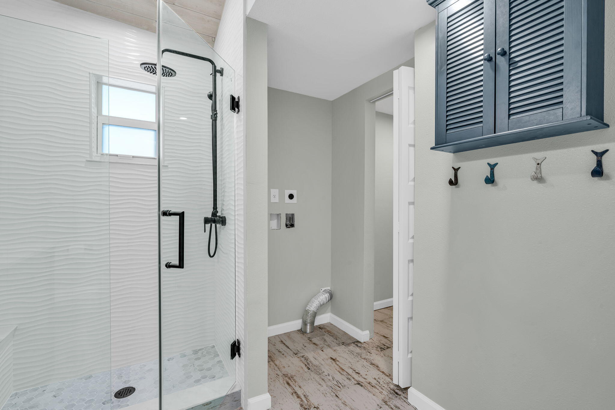 218 Lignumvitae Drive Key Largo, FL 33037 - Photo 18 of 35 a bathroom with a shower