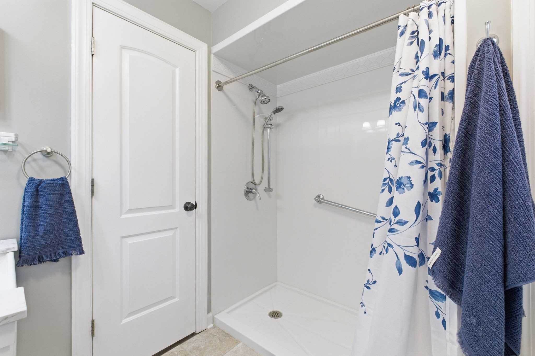 4708 Hessey Road Mount Juliet, TN 37122 - Photo 37 of 44 a bathroom with a shower curtain and a sink