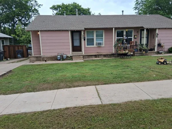 $1,000 | 2300 Grayson Avenue, Unit 2302, Fort Worth, TX 76106