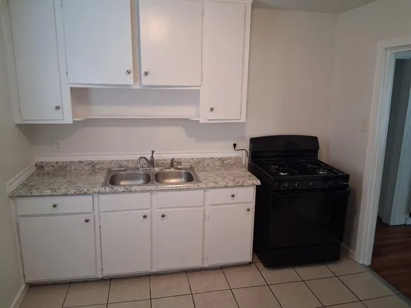 $1,000 | 2300 Grayson Avenue, Unit 2302, Fort Worth, TX 76106