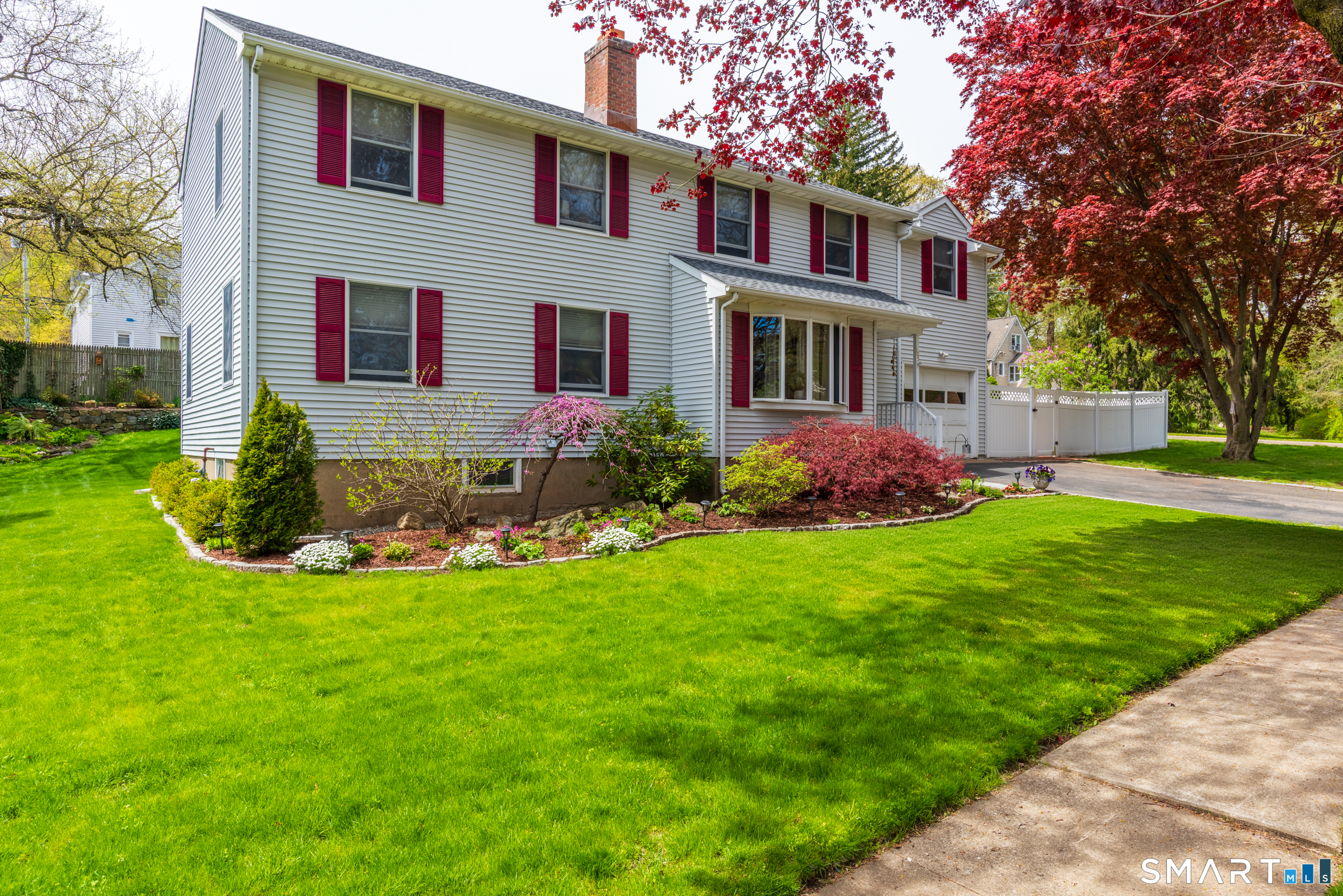 105 Meadow Wood Road Stratford, CT 06614 - Photo 2 of 37