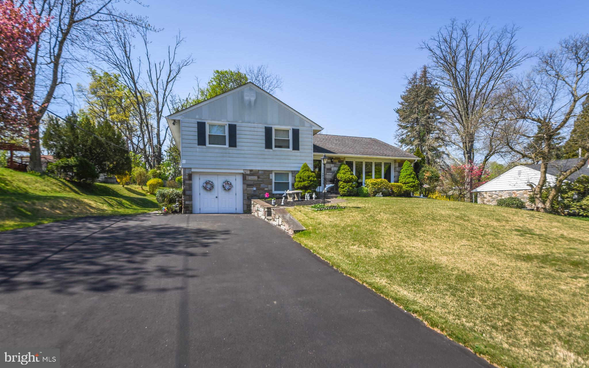 544 Hoyt Road Huntingdon Valley, PA 19006 - Photo 2 of 38