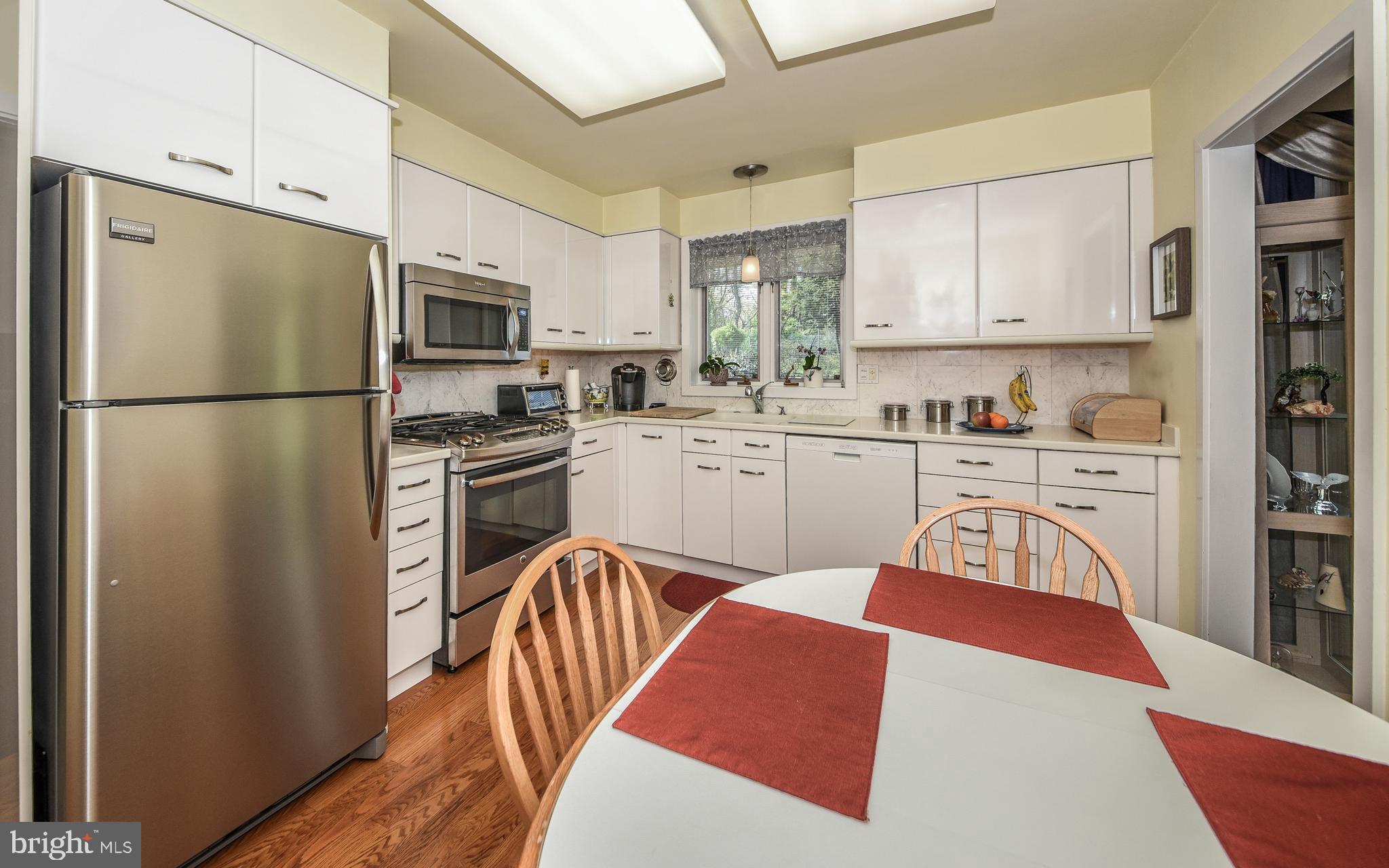 544 Hoyt Road Huntingdon Valley, PA 19006 - Photo 13 of 38