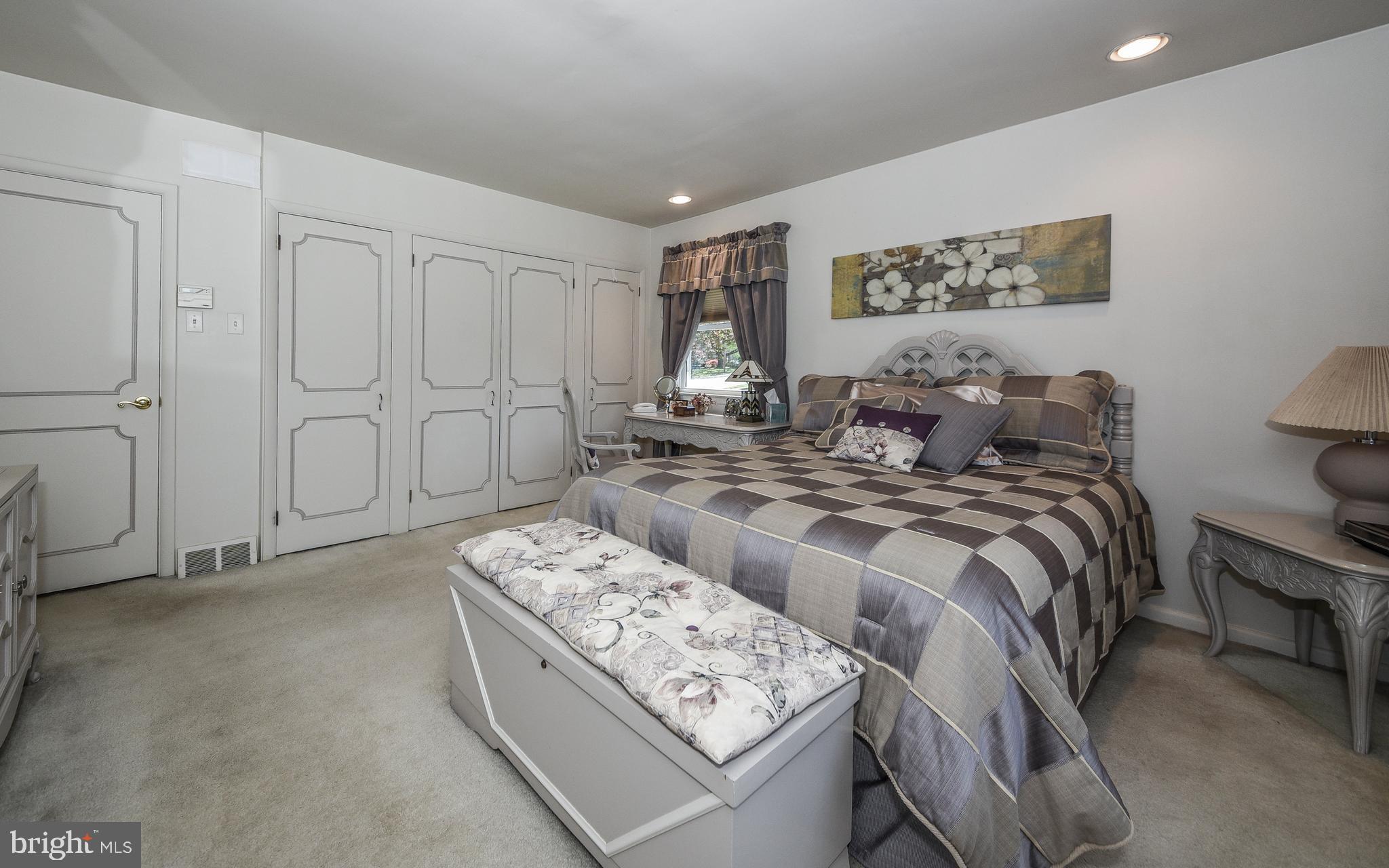 544 Hoyt Road Huntingdon Valley, PA 19006 - Photo 15 of 38