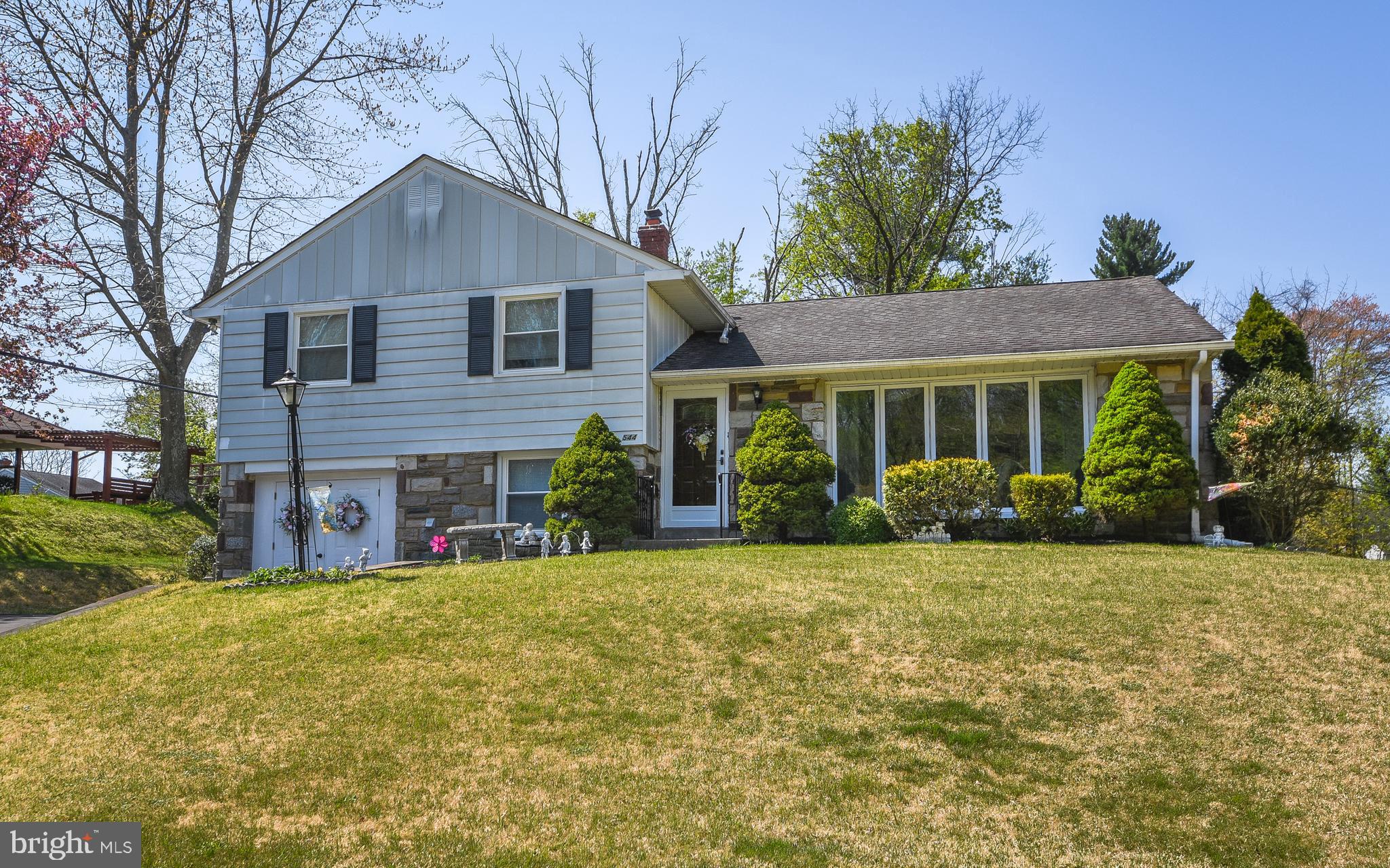 544 Hoyt Road Huntingdon Valley, PA 19006 - Photo 3 of 38