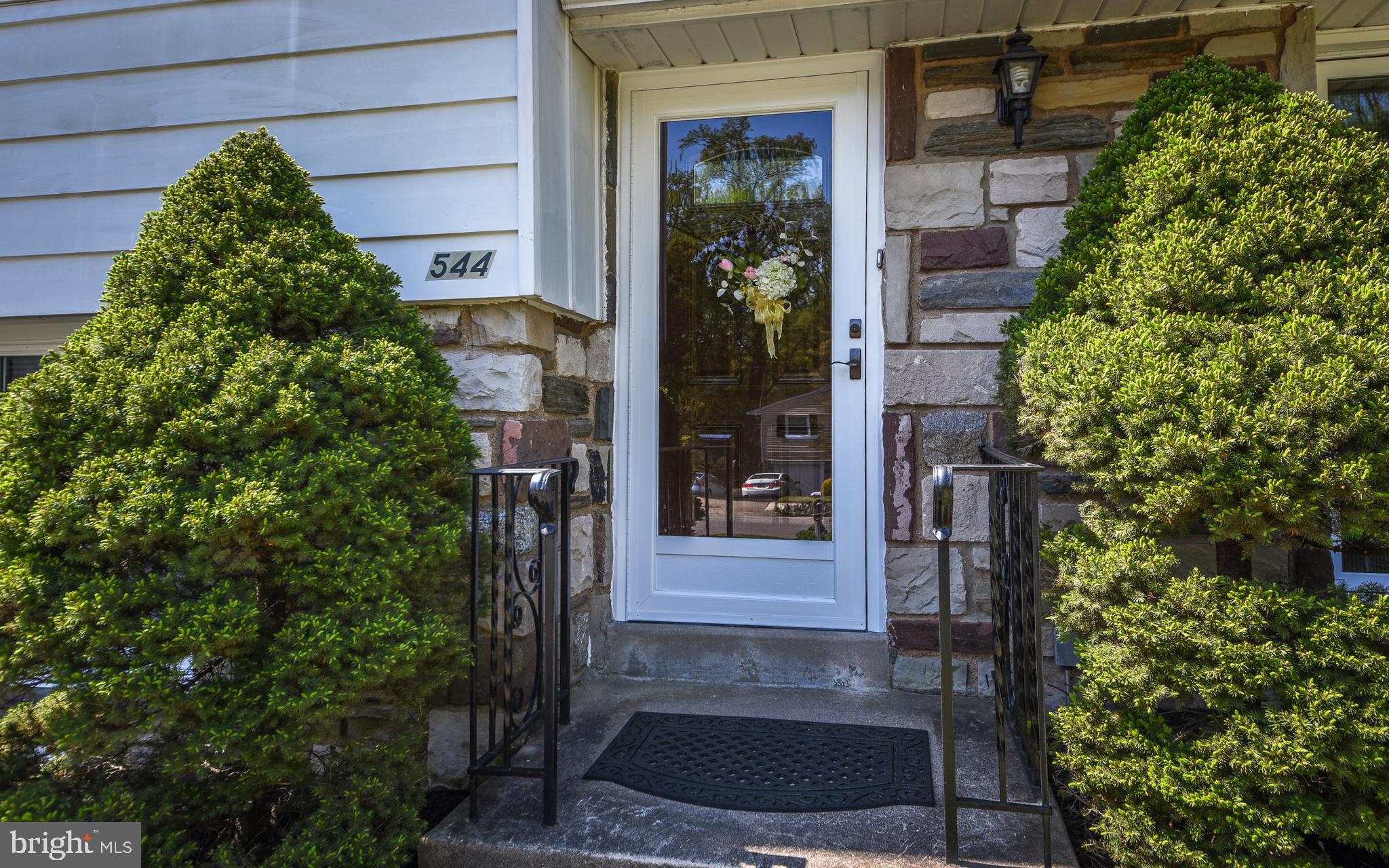 544 Hoyt Road Huntingdon Valley, PA 19006 - Photo 4 of 38