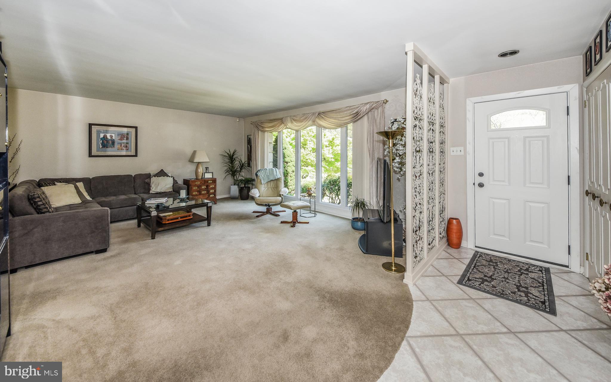 544 Hoyt Road Huntingdon Valley, PA 19006 - Photo 5 of 38