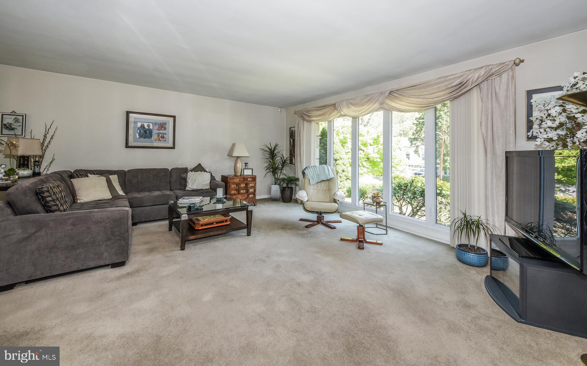 544 Hoyt Road Huntingdon Valley, PA 19006 - Photo 6 of 38