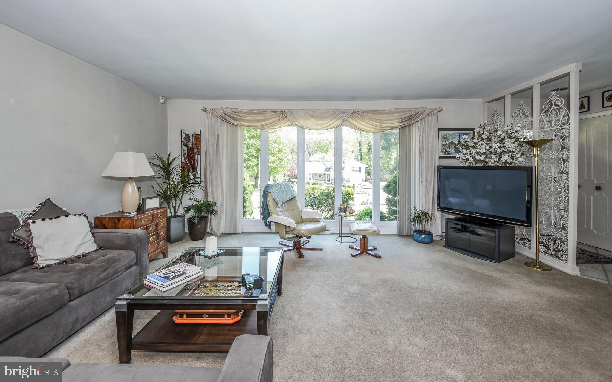 544 Hoyt Road Huntingdon Valley, PA 19006 - Photo 7 of 38