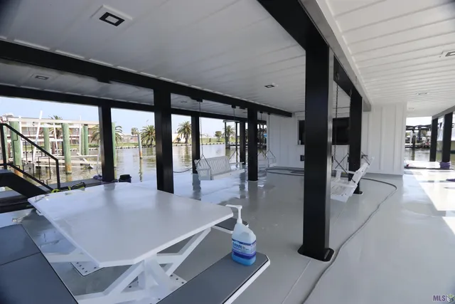 $1,485,000 | 18-19 Pirates Cove, Grand Isle, LA 70358