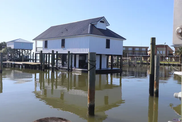 $1,485,000 | 18-19 Pirates Cove, Grand Isle, LA 70358
