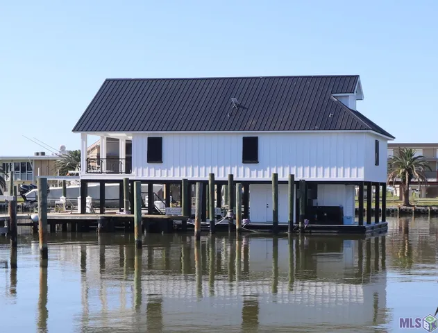 $1,485,000 | 18-19 Pirates Cove, Grand Isle, LA 70358