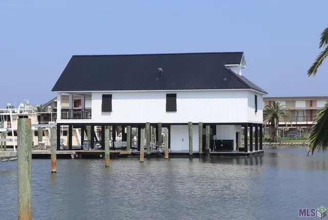 $1,485,000 | 18-19 Pirates Cove, Grand Isle, LA 70358