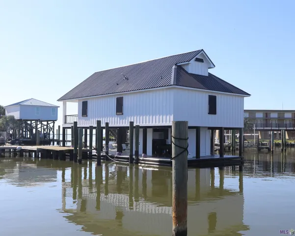 $1,485,000 | 18-19 Pirates Cove, Grand Isle, LA 70358