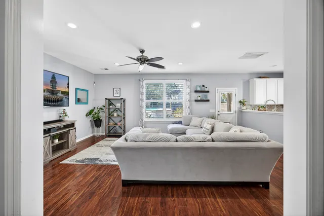 $3,900 | 3543 Franklin Tower Drive, Mount Pleasant, SC 29466