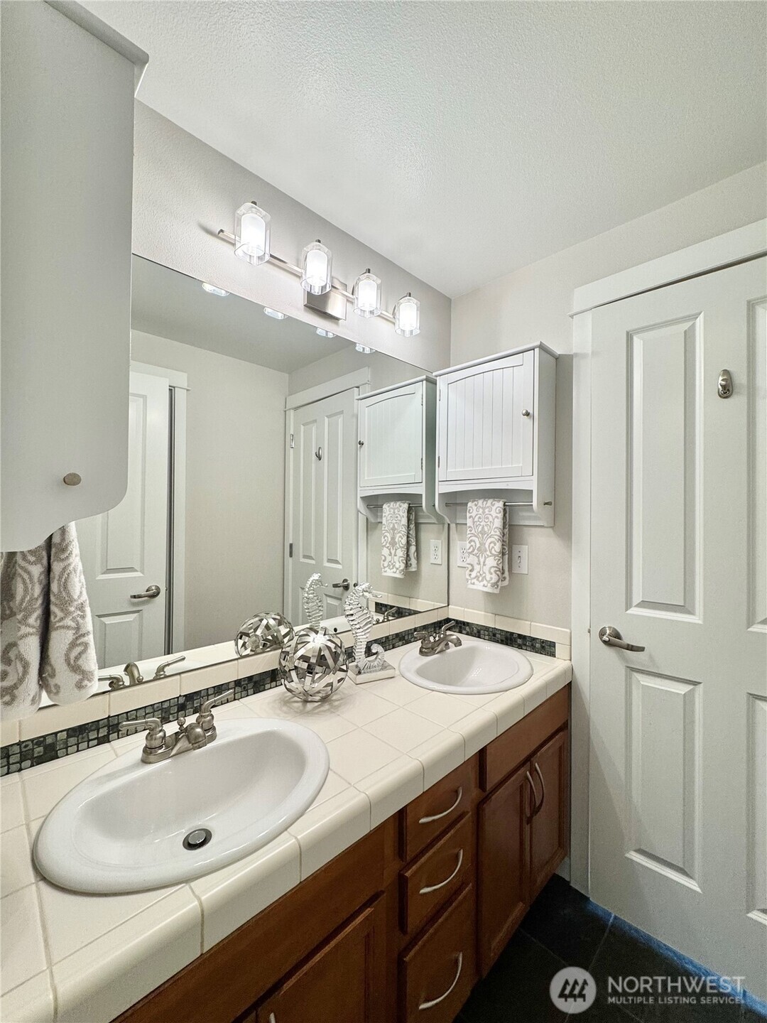2138 North 113th Street, Unit B Seattle, WA 98133 - Photo 17 of 37