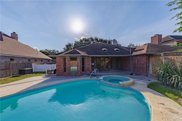 $2,300 | 7009 Adbury Drive, Corpus Christi, TX 78413