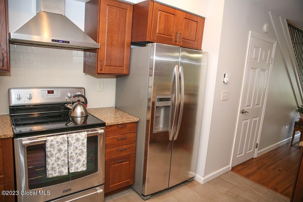 33 Edgewater Estates Plattsburgh, NY 12901 - Photo 8 of 32 stove kitchen