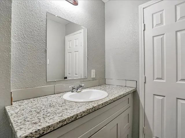 $990 | 5117 Lavender Street, Unit 5135, Houston, TX 77026