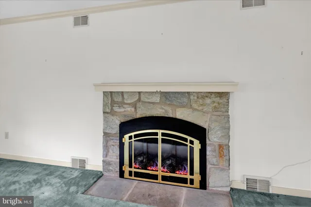 a view of a livingroom with washer and dryer