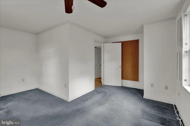 a view of a house with backyard and garden