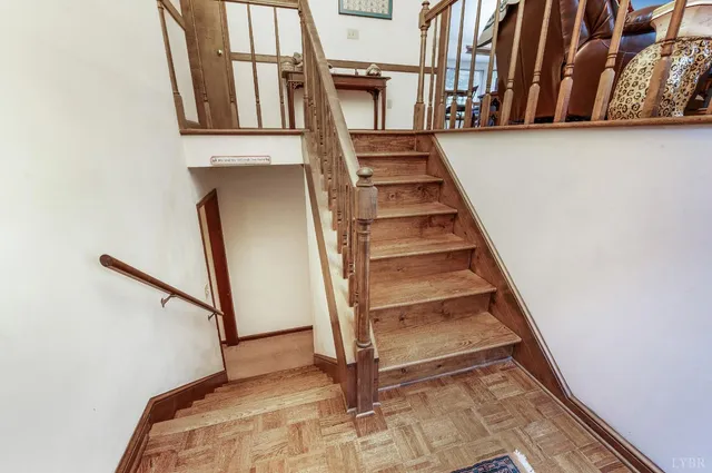 a view of entryway with a front door