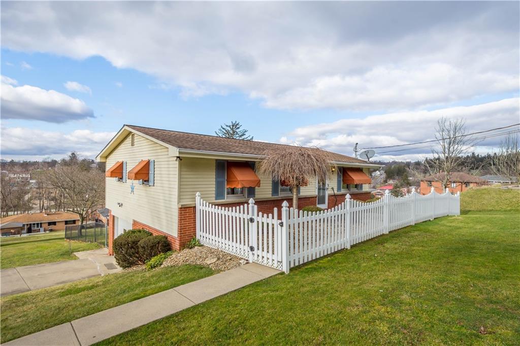 1373 Clifton Road Washington, PA 15301 - Photo 1 of 38 Gallery Image 1