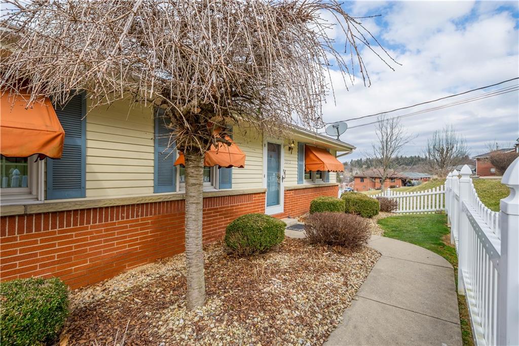 1373 Clifton Road Washington, PA 15301 - Photo 2 of 38 Gallery Image 2