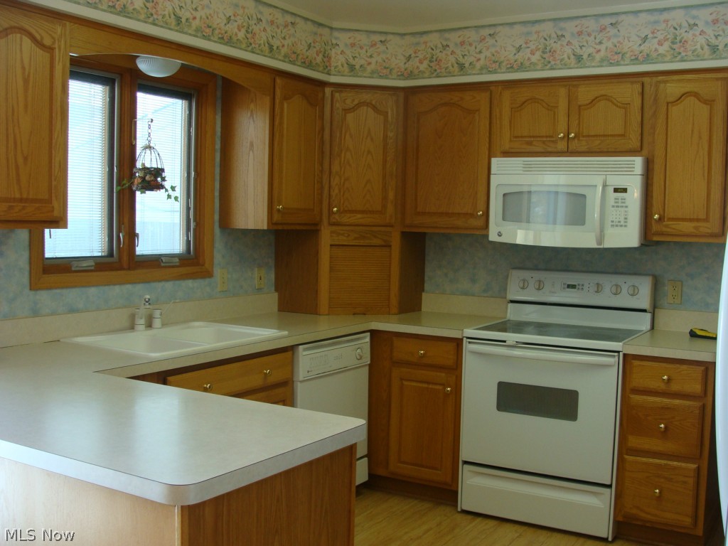 5678 Falkirk Road Lyndhurst, OH 44124 - Photo 6 of 14