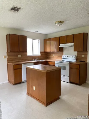 $1,600 | 7259 Flaming Forest Street, San Antonio, TX 78250