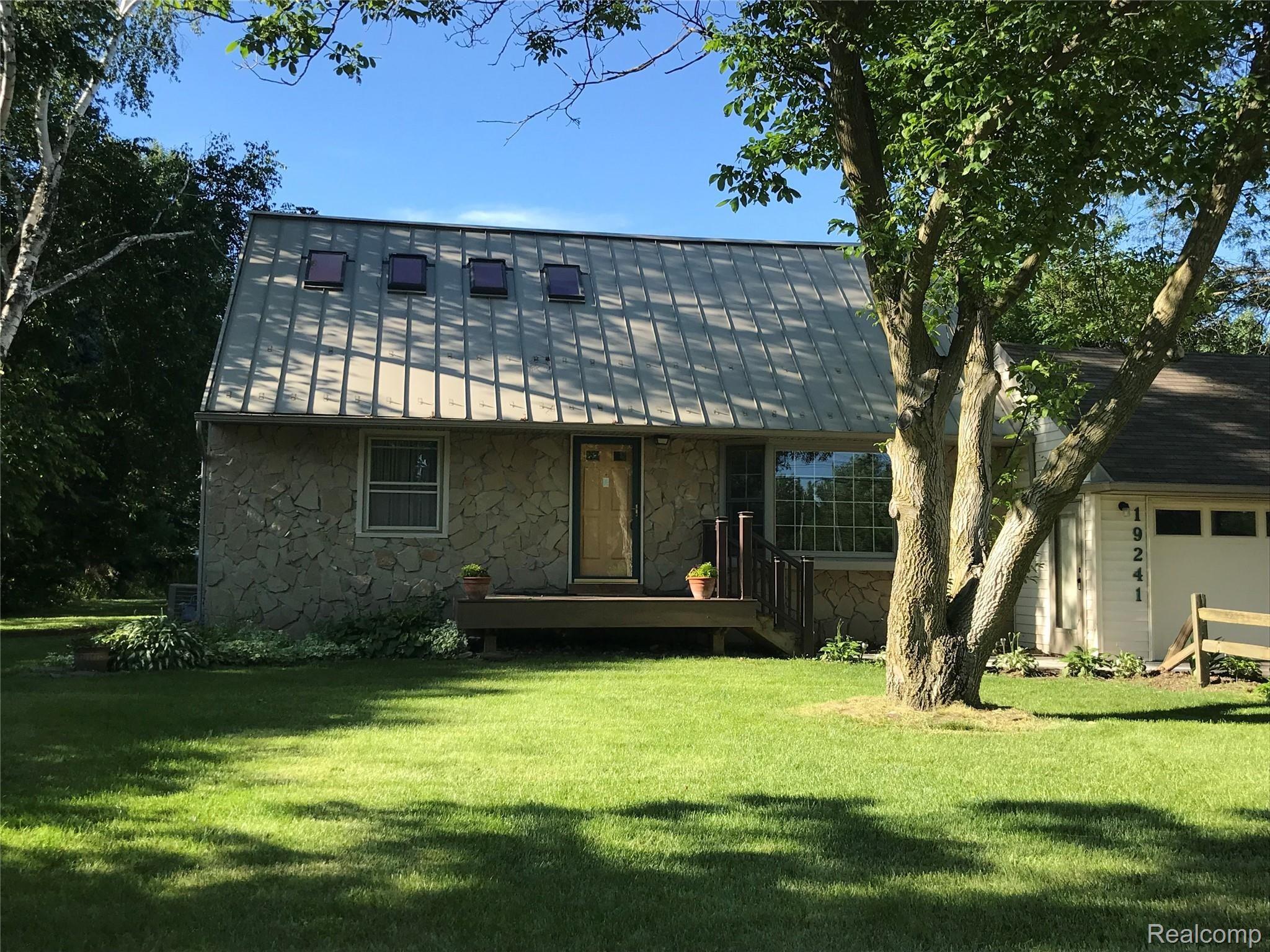 19241 Hannan Road New Boston, MI 48164 - Photo 1 of 30 IMG_4986.jpg