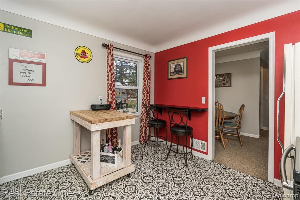 290 Maplehill Road Rochester Hills, MI 48306 - Photo 13 of 22