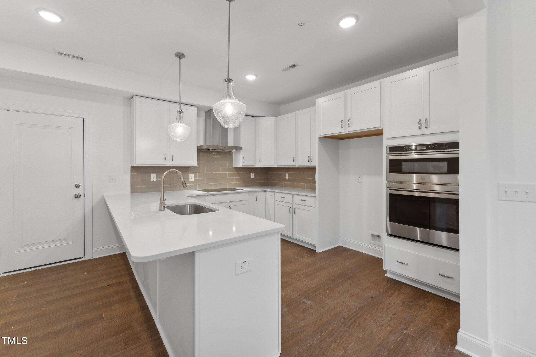 1226 Coach Sta Alley, Unit 101 Raleigh, NC 27601 - Photo 2 of 32 25-web-or-mls-DSC05876