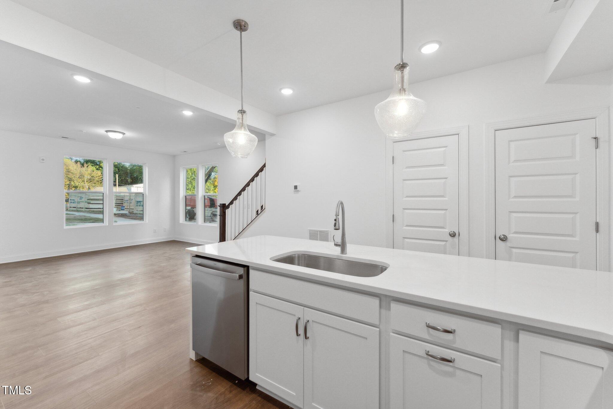 1226 Coach Sta Alley, Unit 101 Raleigh, NC 27601 - Photo 4 of 32 28-web-or-mls-DSC05885