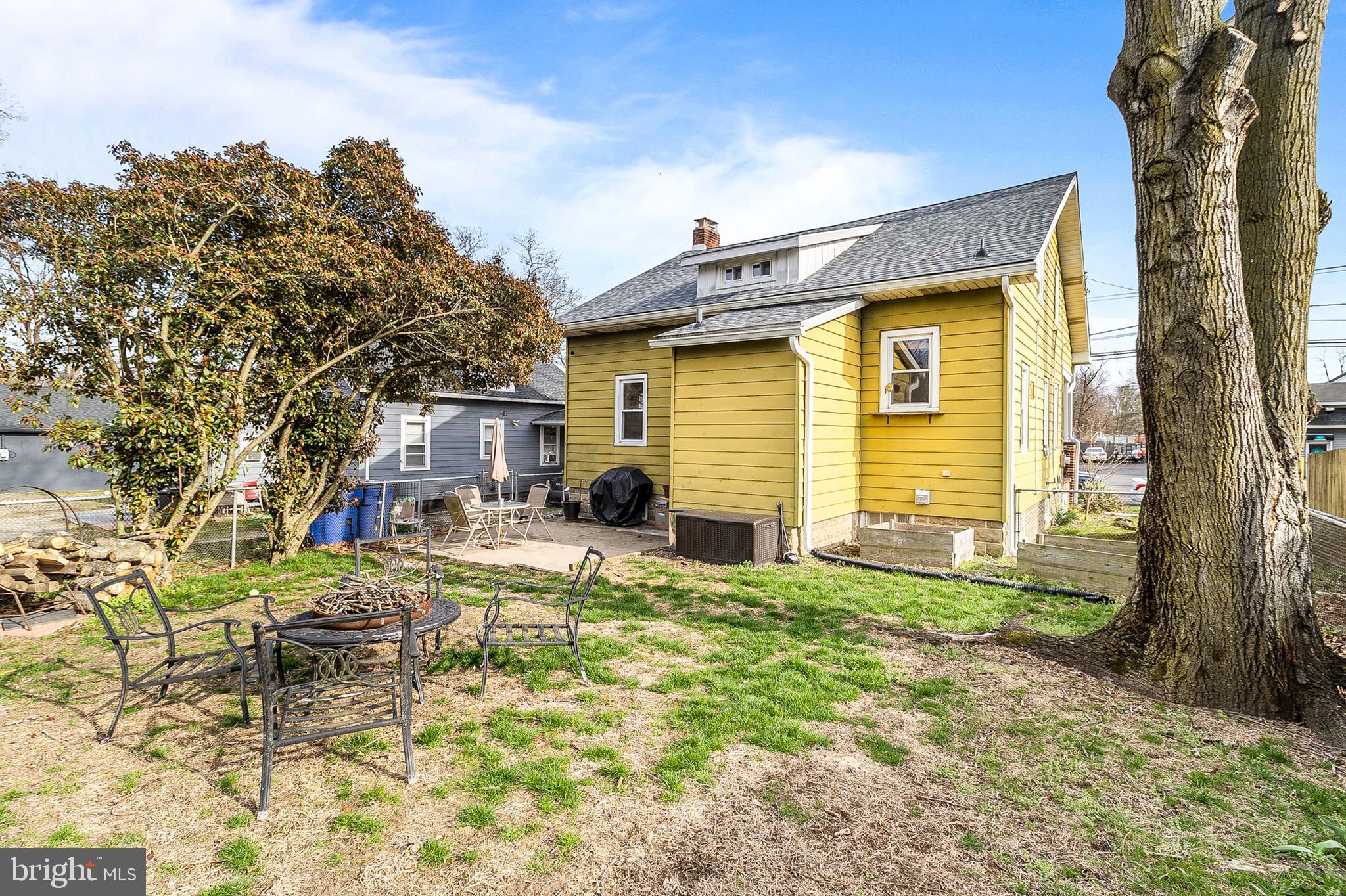 363 Washington Street Mount Holly, NJ 08060 - Photo 23 of 23 a view of a house with backyard and sitting area