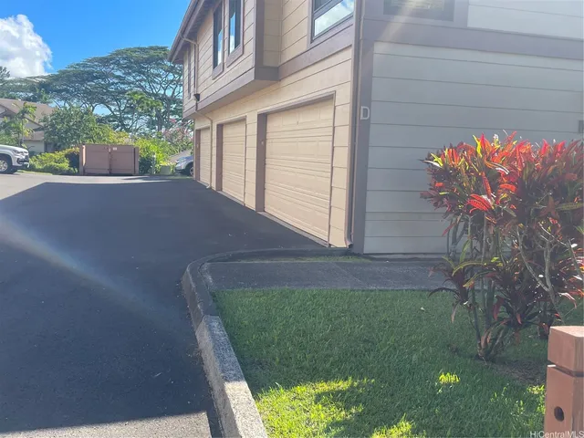 a view of a back yard of the house