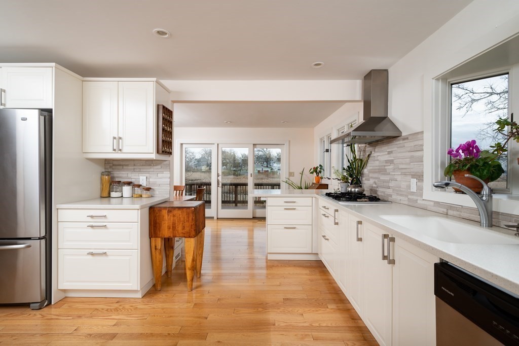 31 Poplar Road Quincy, MA 02169 - Photo 1 of 35 Gallery Image 1