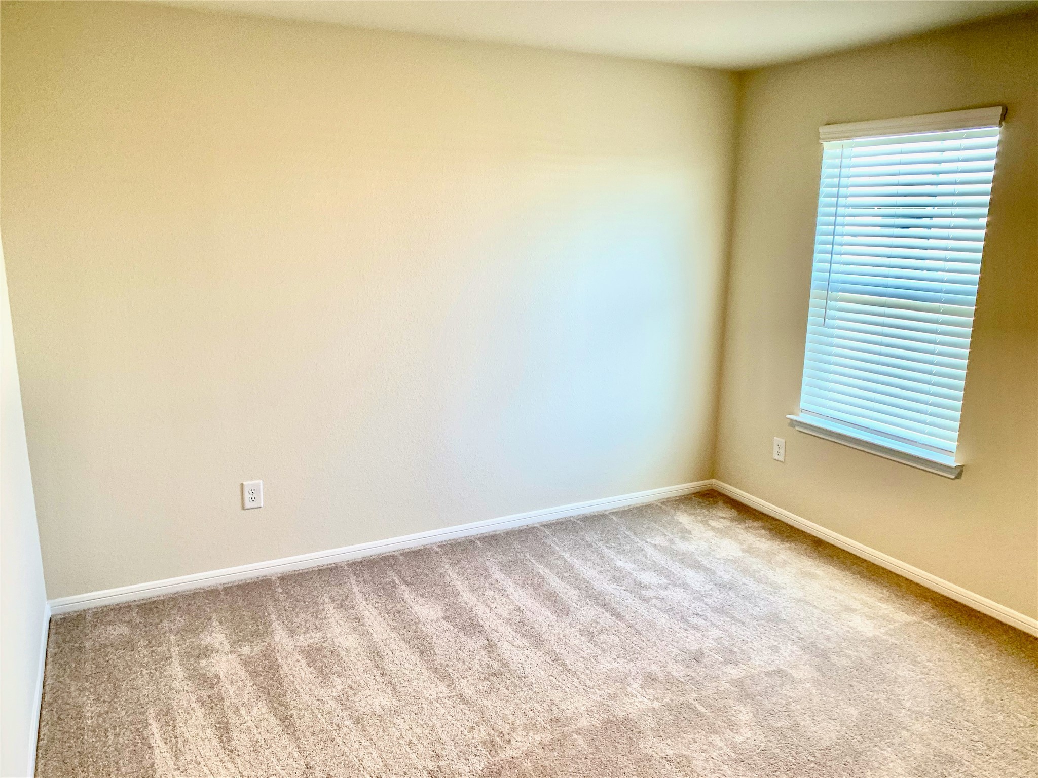 4622 Falling Sun Drive Houston, TX 77069 - Photo 25 of 28 an empty room with a window