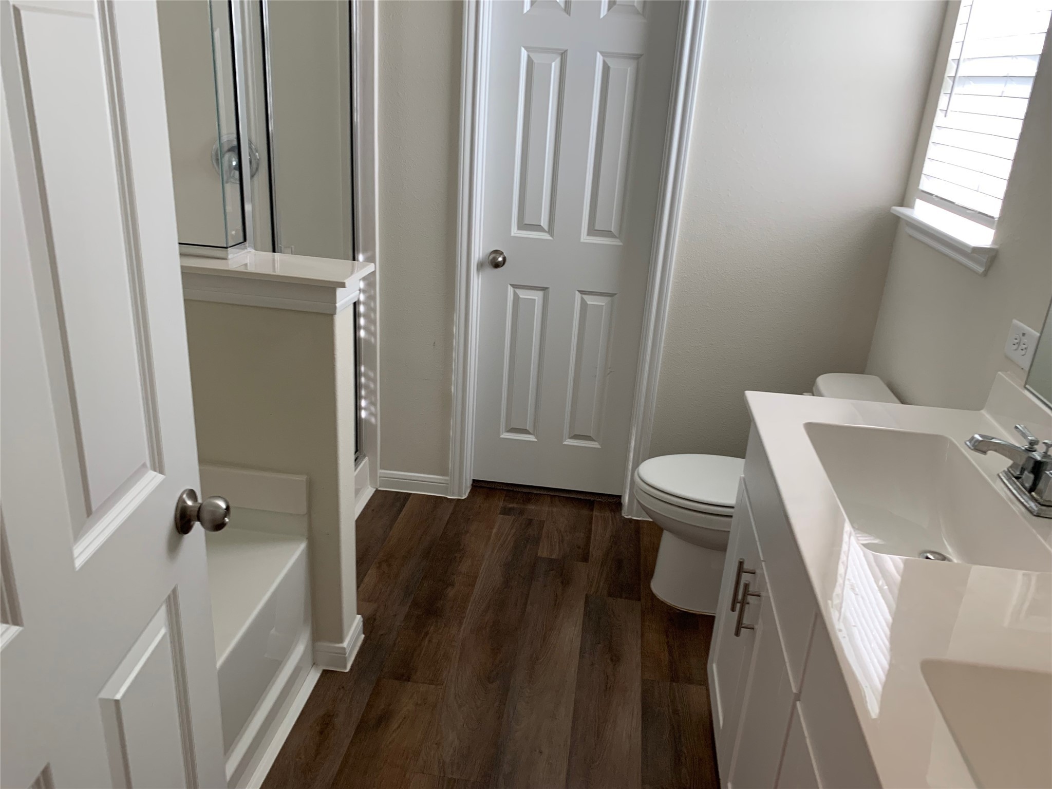 4622 Falling Sun Drive Houston, TX 77069 - Photo 9 of 28 a bathroom with a sink and toilet