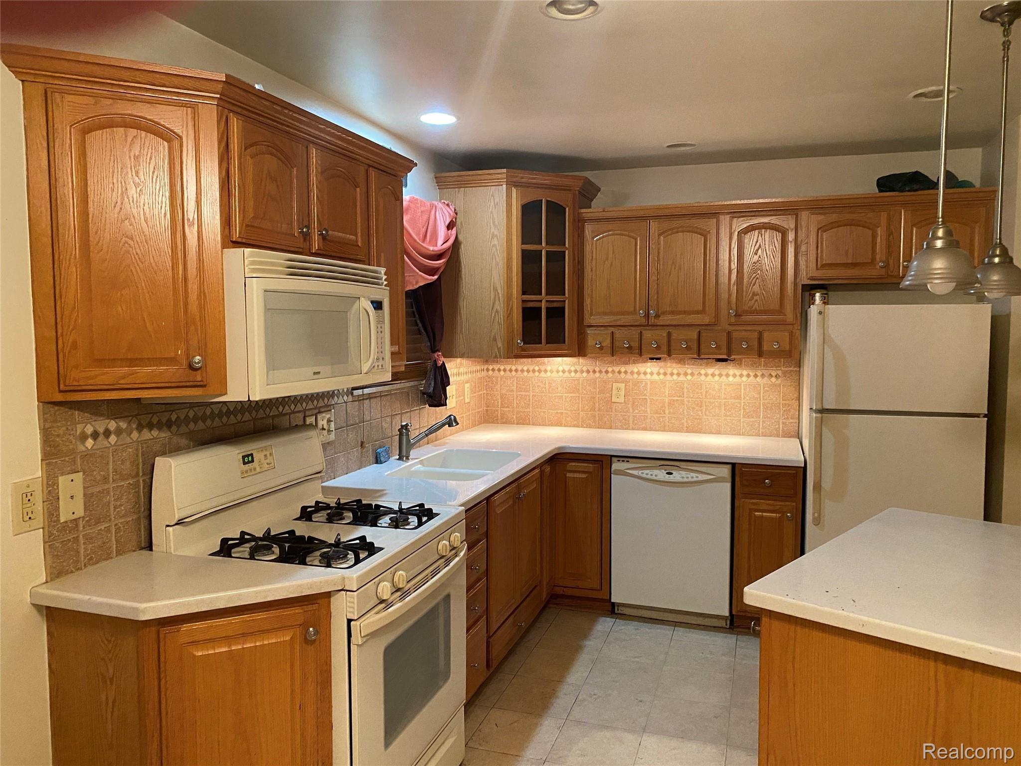 15830 Stephens Road Eastpointe, MI 48021 - Photo 6 of 23 Photo Dec 12, 10 17 12 AM.jpg