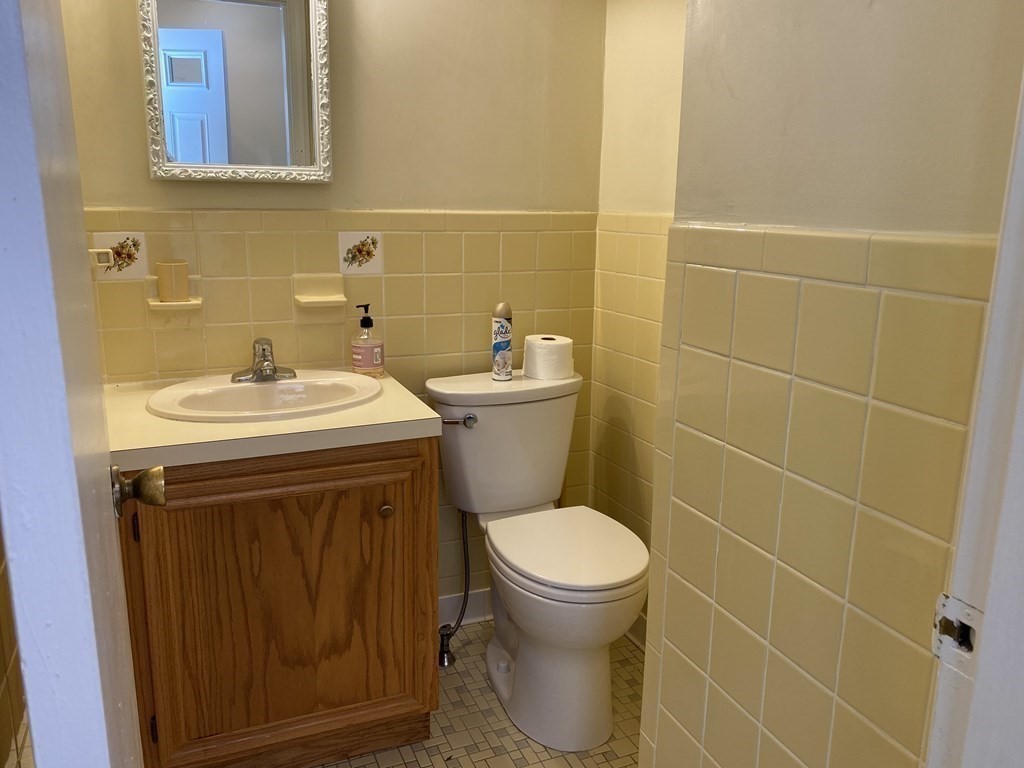 17 Lillian Road Quincy, MA 02170 - Photo 11 of 25 Gallery Image 11
